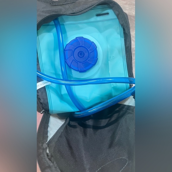 BLACK Pinty Hydration Backpack Pack with 2L Water Bladder for One Day Outdoor - Picture 7 of 14